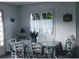 Cuisine aménagée et coin repas - ambiance mer