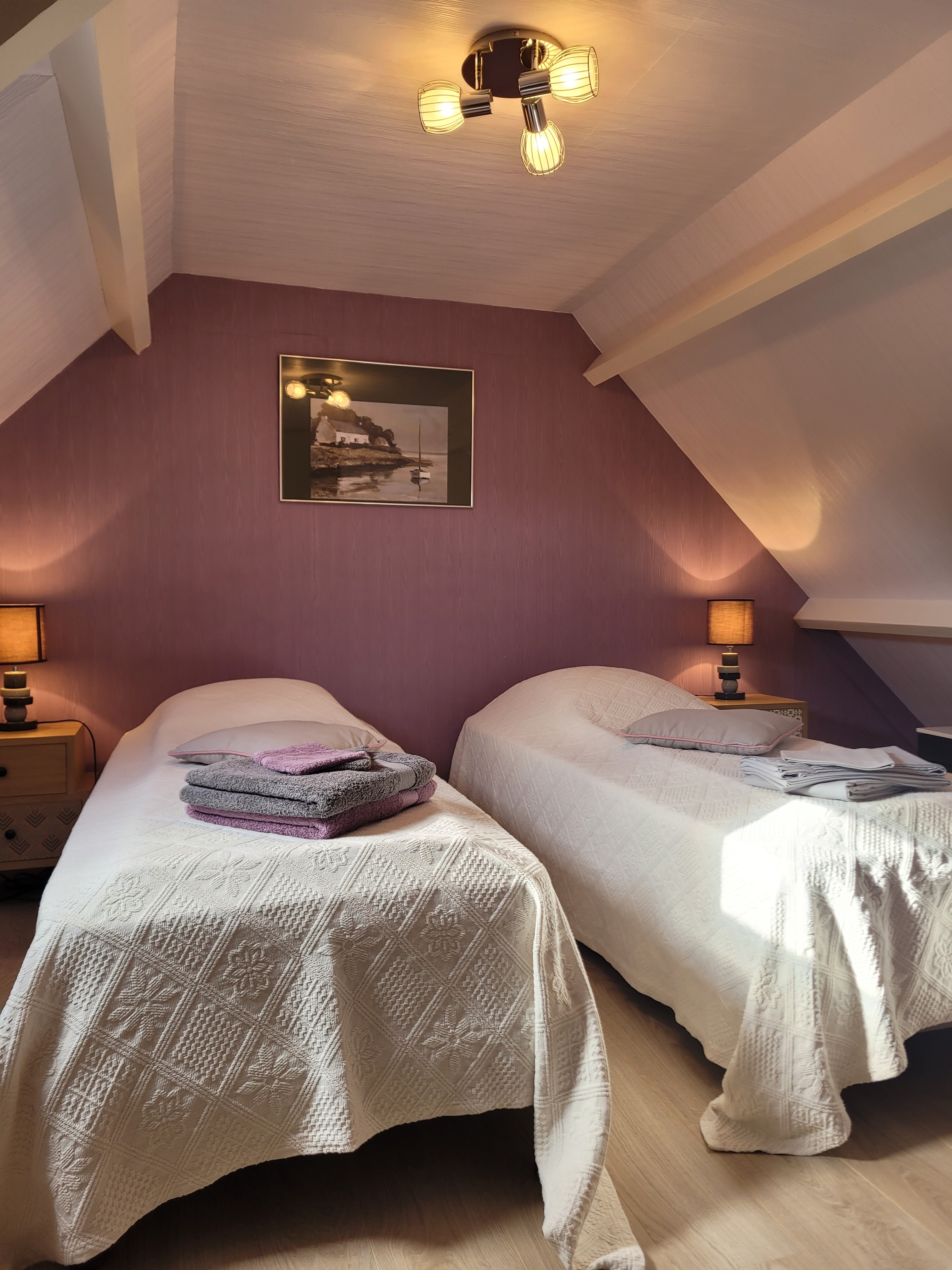 Location de vacances Paimpol, la Caravelle, Petite Chambre de l'étage sous pente avec 2 lits de 80 jumelables