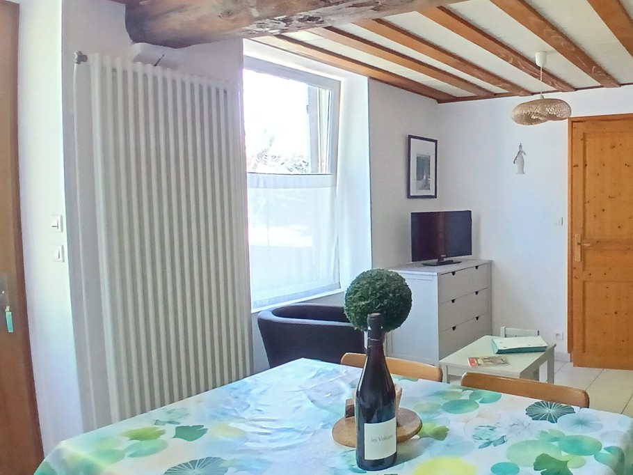 "Le Têtu" holiday cottage in Volvic: The living room