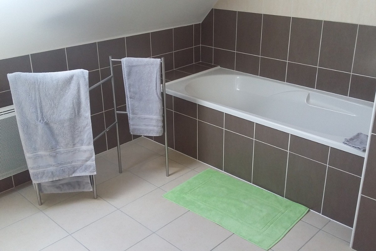 salle de bain à l'étage