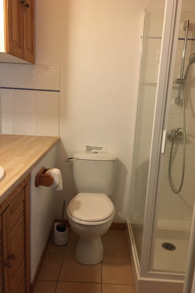 Salle d'eau à l'étage attenante à la chambre double