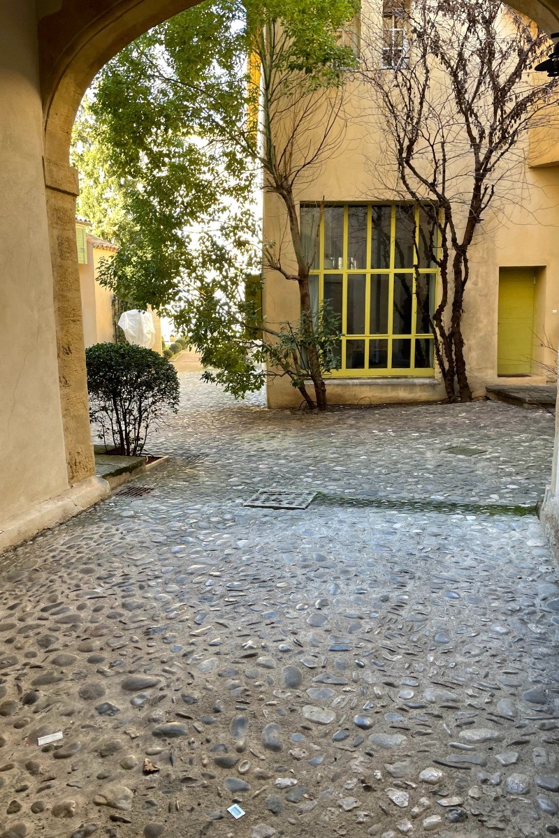 Crédit J Sergent - Cours hôtel Dreux-Brézé
