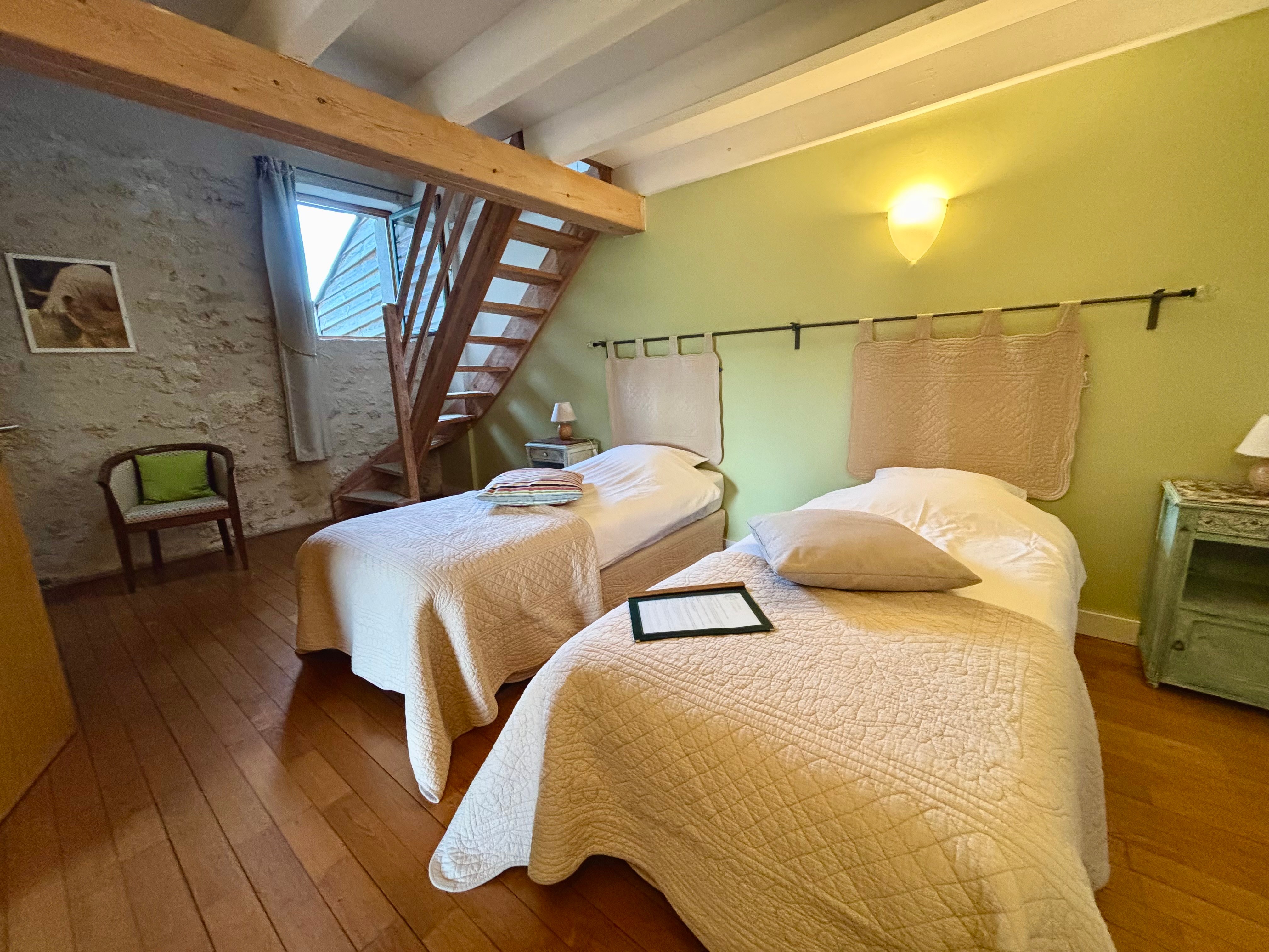Room Ustang single beds