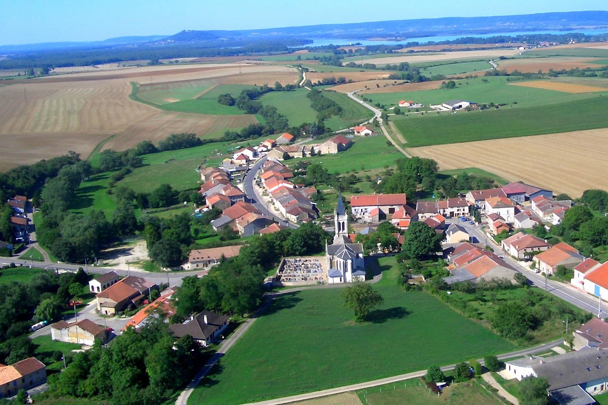 Pannes, le lac de Madine, la butte de Montsec vu d'avion