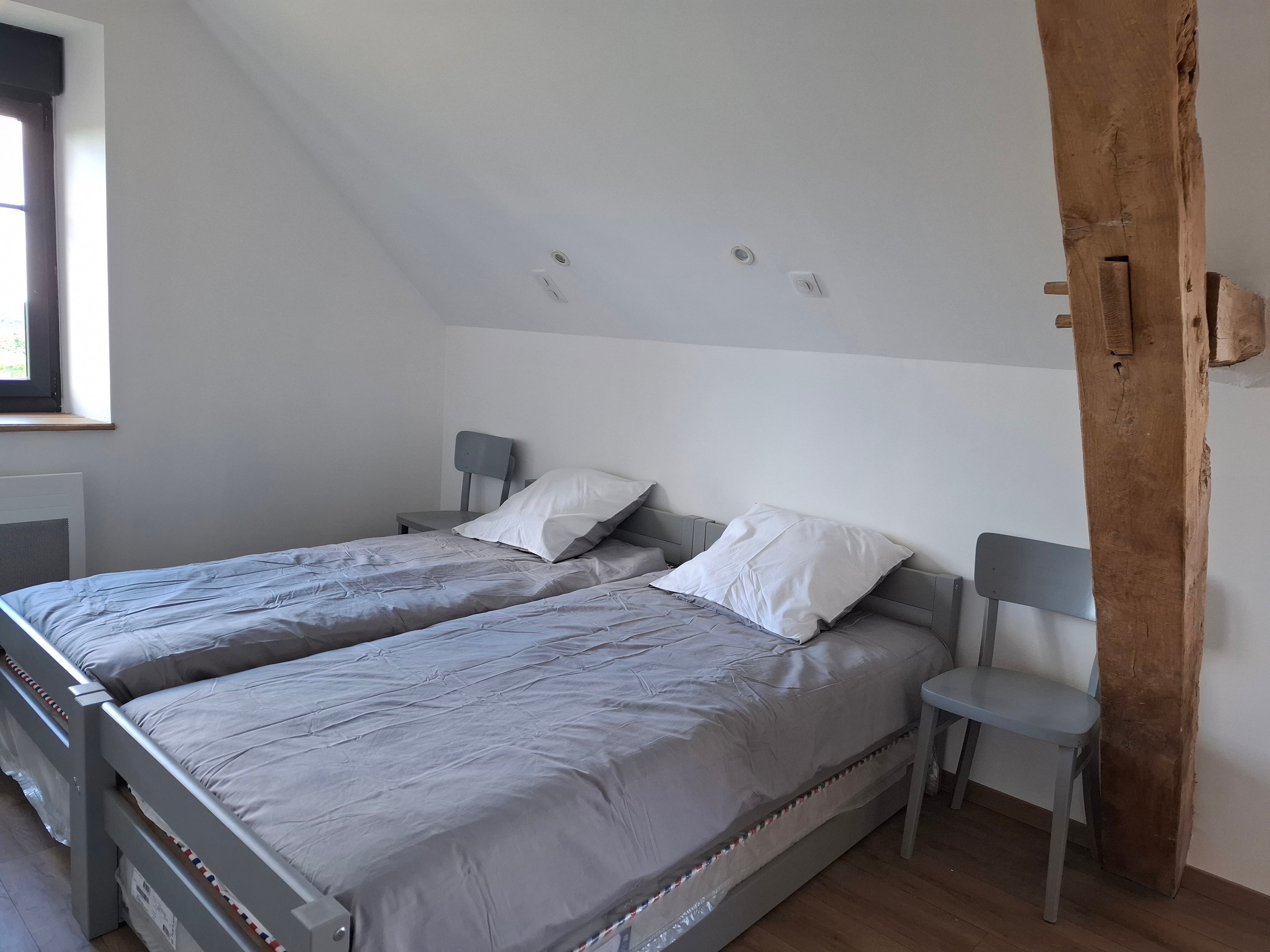 Chambre 2 à l'étage