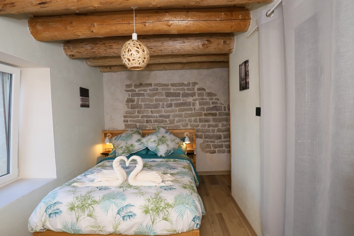 Chambre Doux Refuge 1 lit 140x190 - L'Hôtel Enfoncée Chambres et Table d'hôtes Le Val d'Ajol
