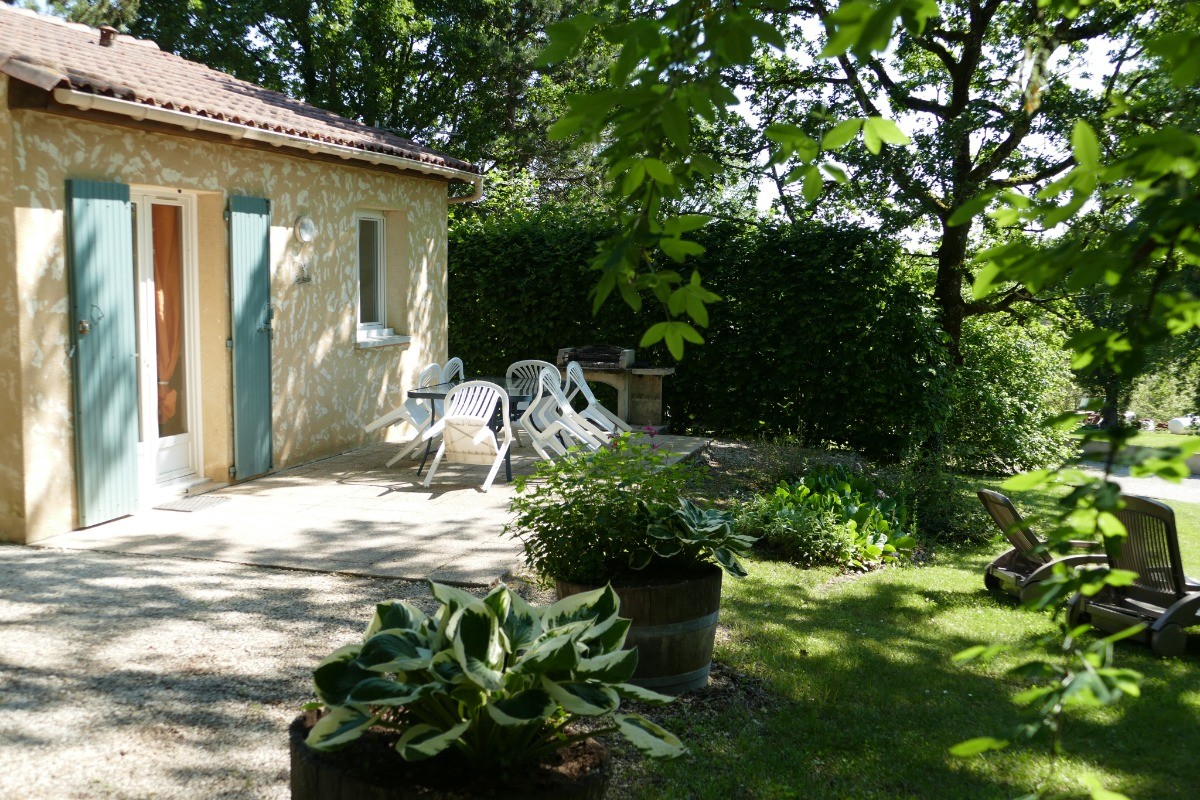 Terrasse et jardin Village de Gîtes Les Collines d'Eyvigues 24580 Salignac Eyvigues Clévacances