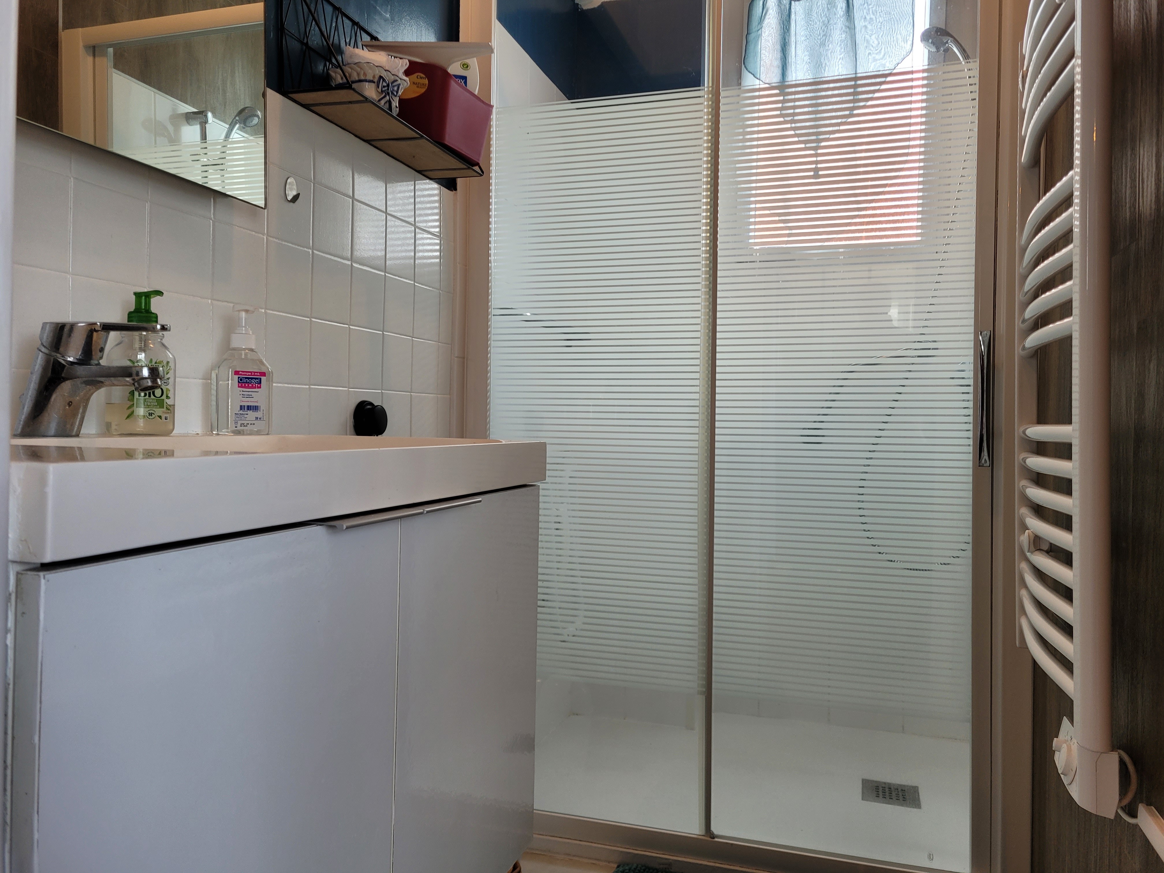 l'Ancre Violette, Bantas, Ploubazlanec, Loguivy, self-contained kitchenl'Ancre Violette, Bantas, Ploubazlanec, Loguivy, shower room 1st level with shower