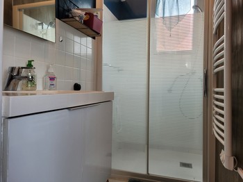 l'Ancre Violette, Bantas, Ploubazlanec, Loguivy, self-contained kitchenl'Ancre Violette, Bantas, Ploubazlanec, Loguivy, shower room 1st level with shower