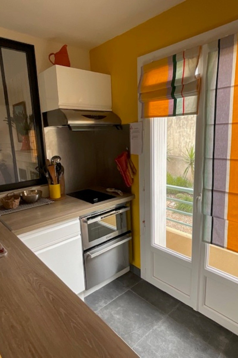 Cuisine aménagée - Appartement T2, Le Clos de la Buge (Sanary sur Mer, Var)