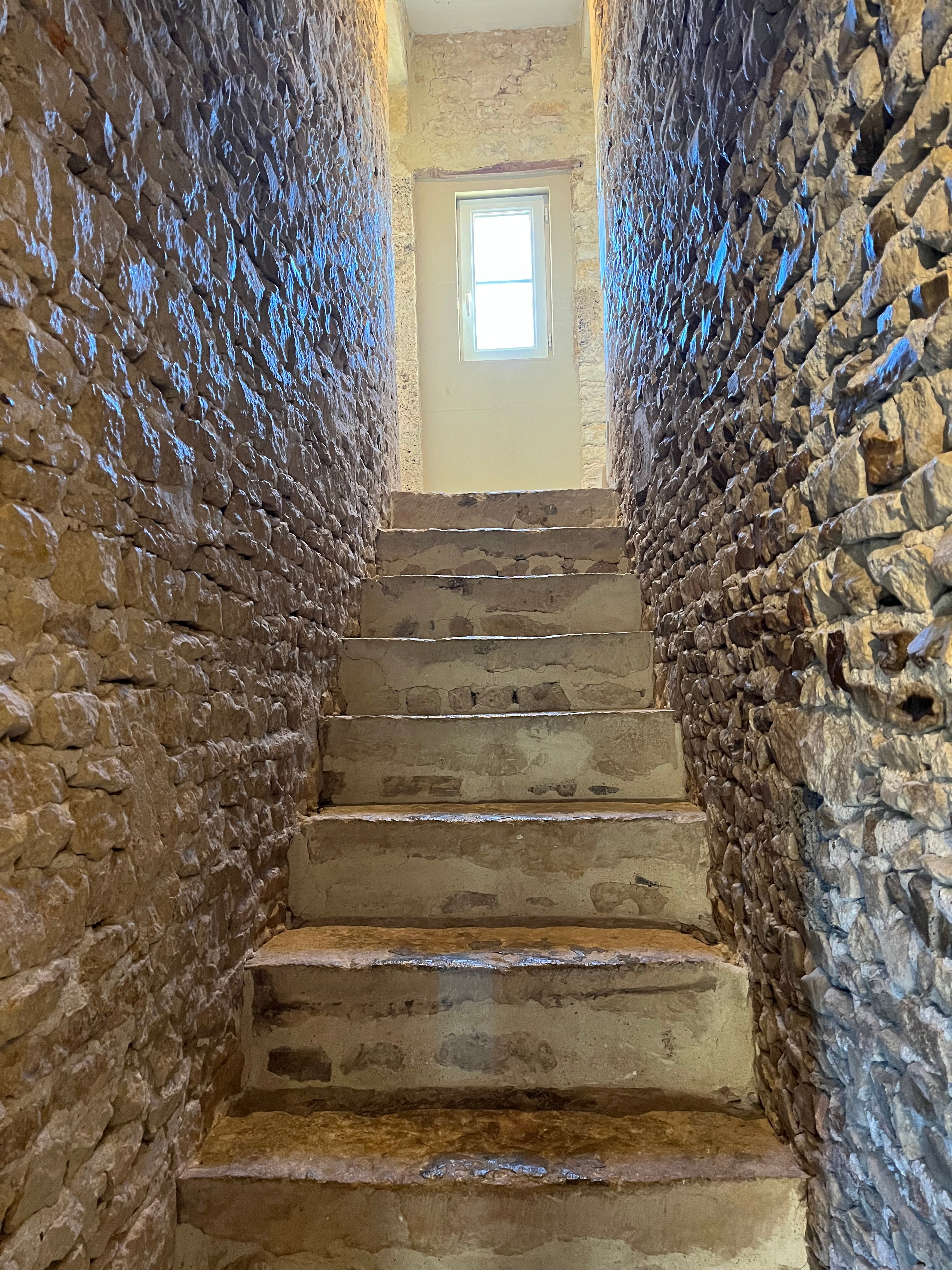 La maison de Karen Gîte 4 personnes Aure/mer escalier en pierre