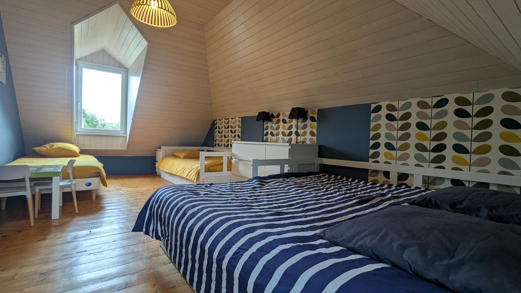House bedroom with 4 adjustable beds