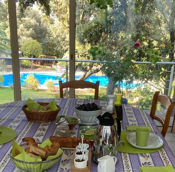 le petit-déjeuner maison aux Santolines
