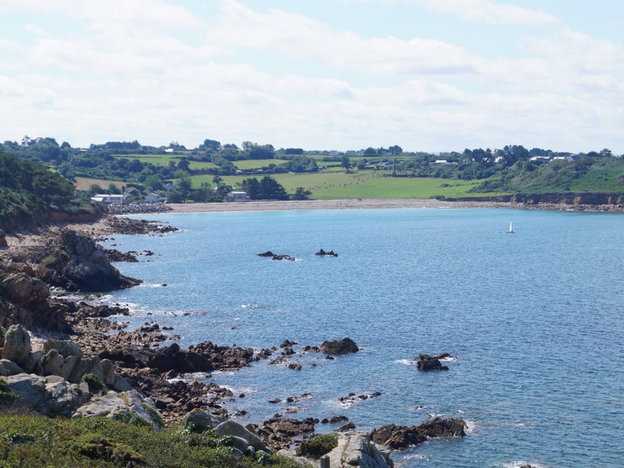 De nombreux sentiers côtiers ...