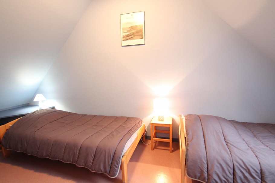chambre avec 2 lits simples