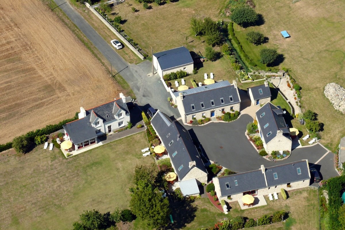 vue aérienne des gites de kervouyen
