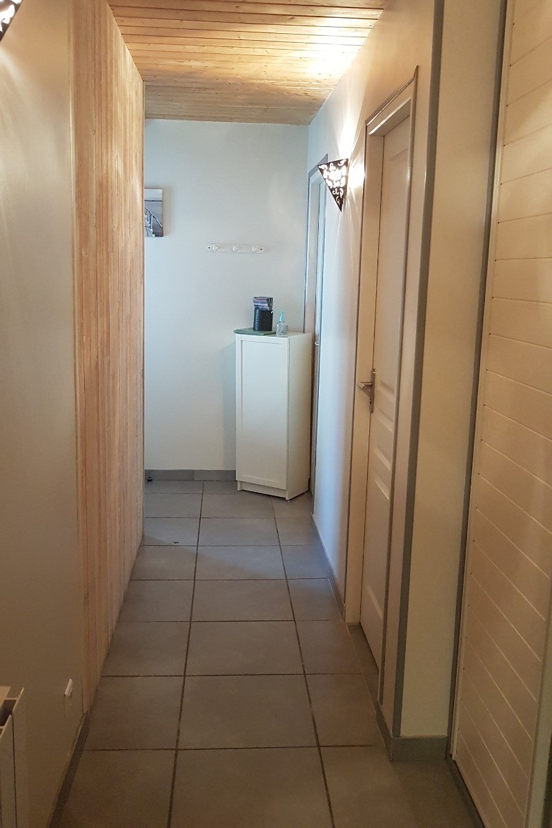 Couloir vers l'entrée de la maison
