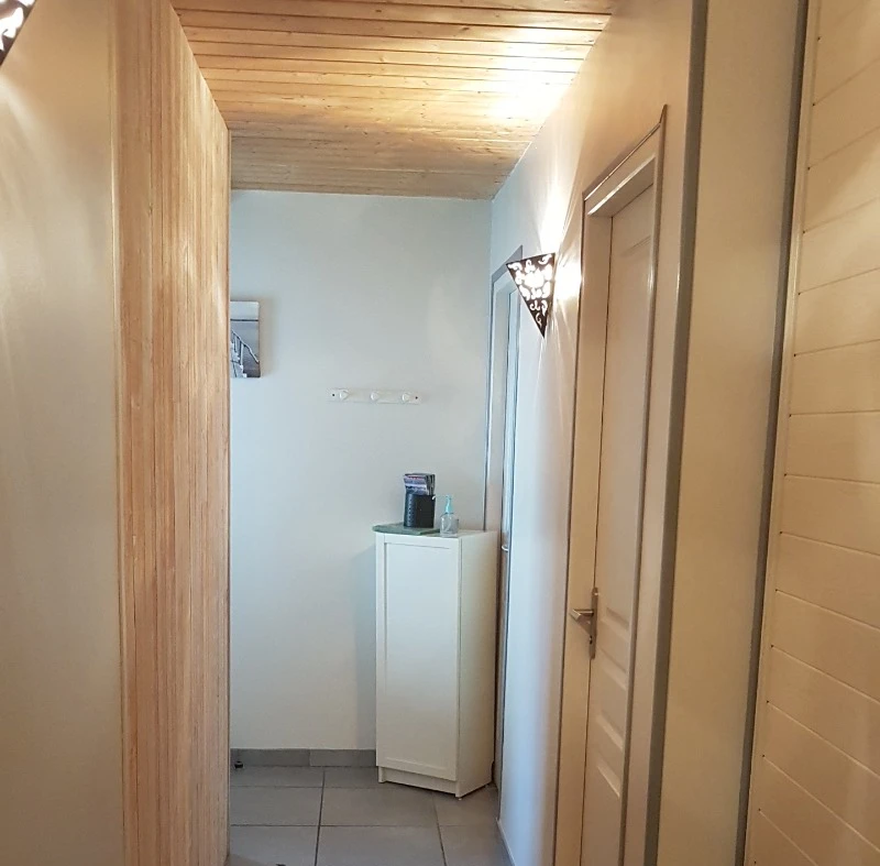 Couloir vers l'entrée de la maison