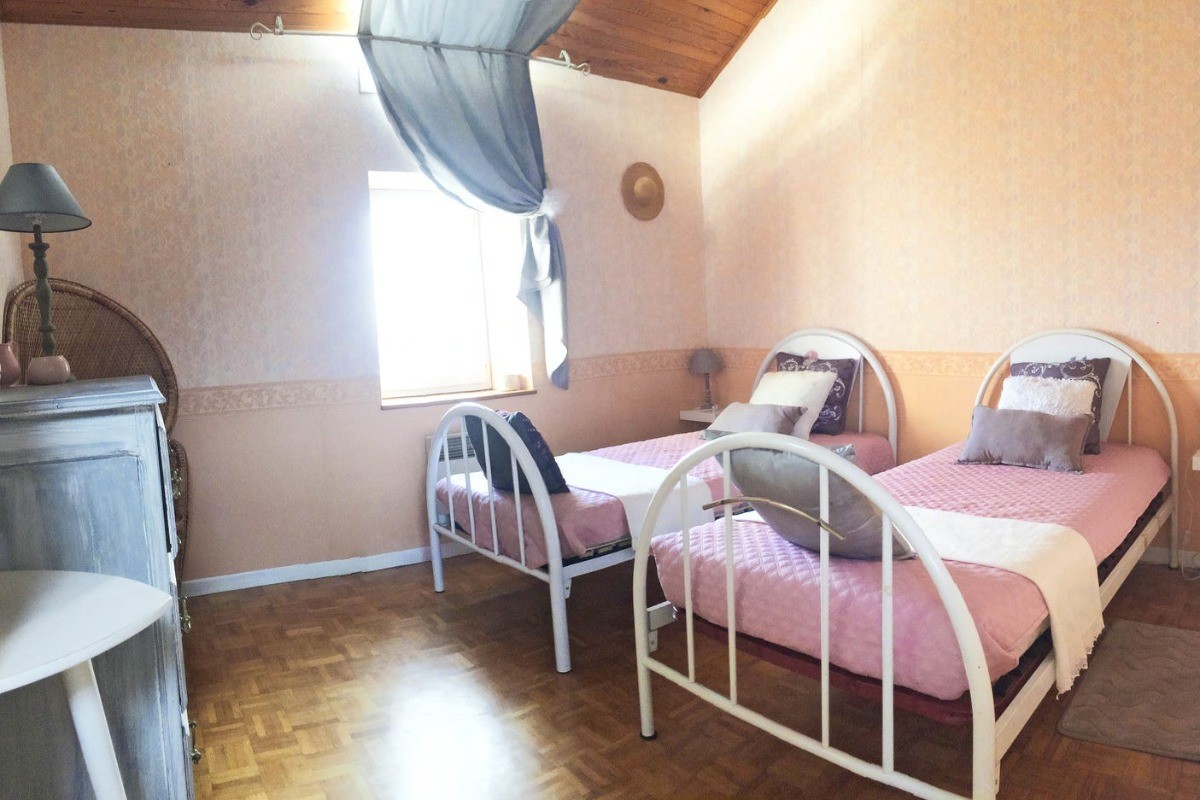 Chambre avec 2 lits 90cm
