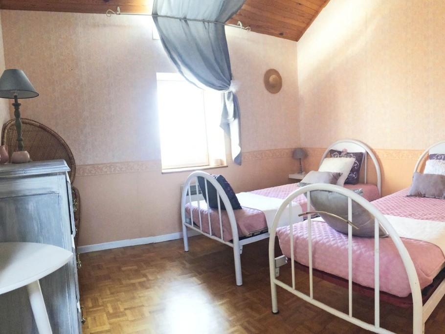 Chambre avec 2 lits 90cm