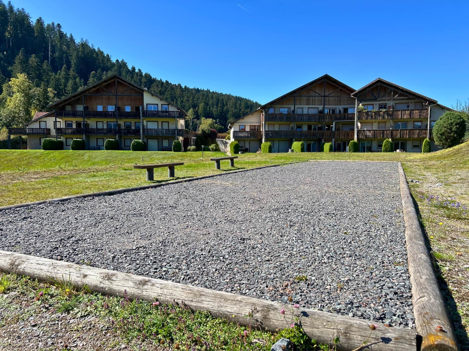 Terrain de pétanque dans la résidence  - Appartement "Coup de Cœur" à Gérardmer