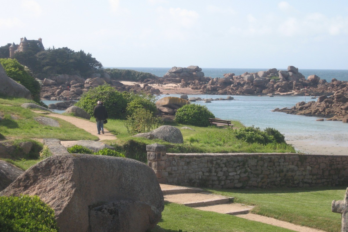 Vue de la cuisine sur le Château de Costaéres