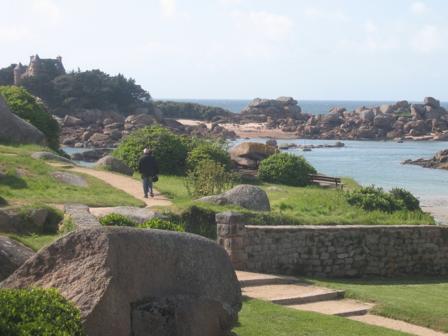 Vue de la cuisine sur le Château de Costaéres