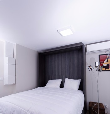 lit haut de gamme avec literie 22 cm et vrai sommier du studio côté Saône