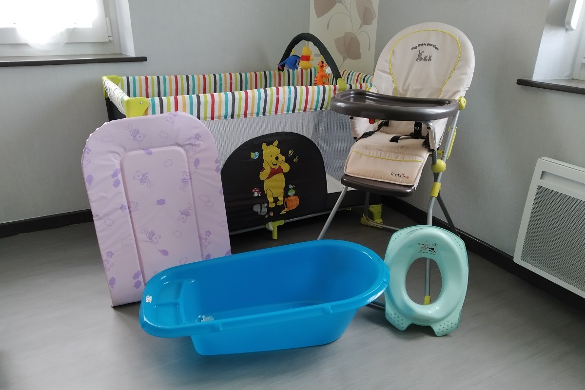 Nécessaire de bébé dispo.GRATUITEMENT sur demande