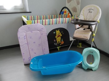 Nécessaire de bébé dispo.GRATUITEMENT sur demande