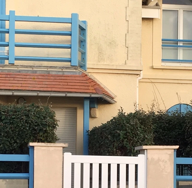 PORTILLON   QUI PERMET ACCES ENTRE LA RESIDENCE ET LA DIGUE