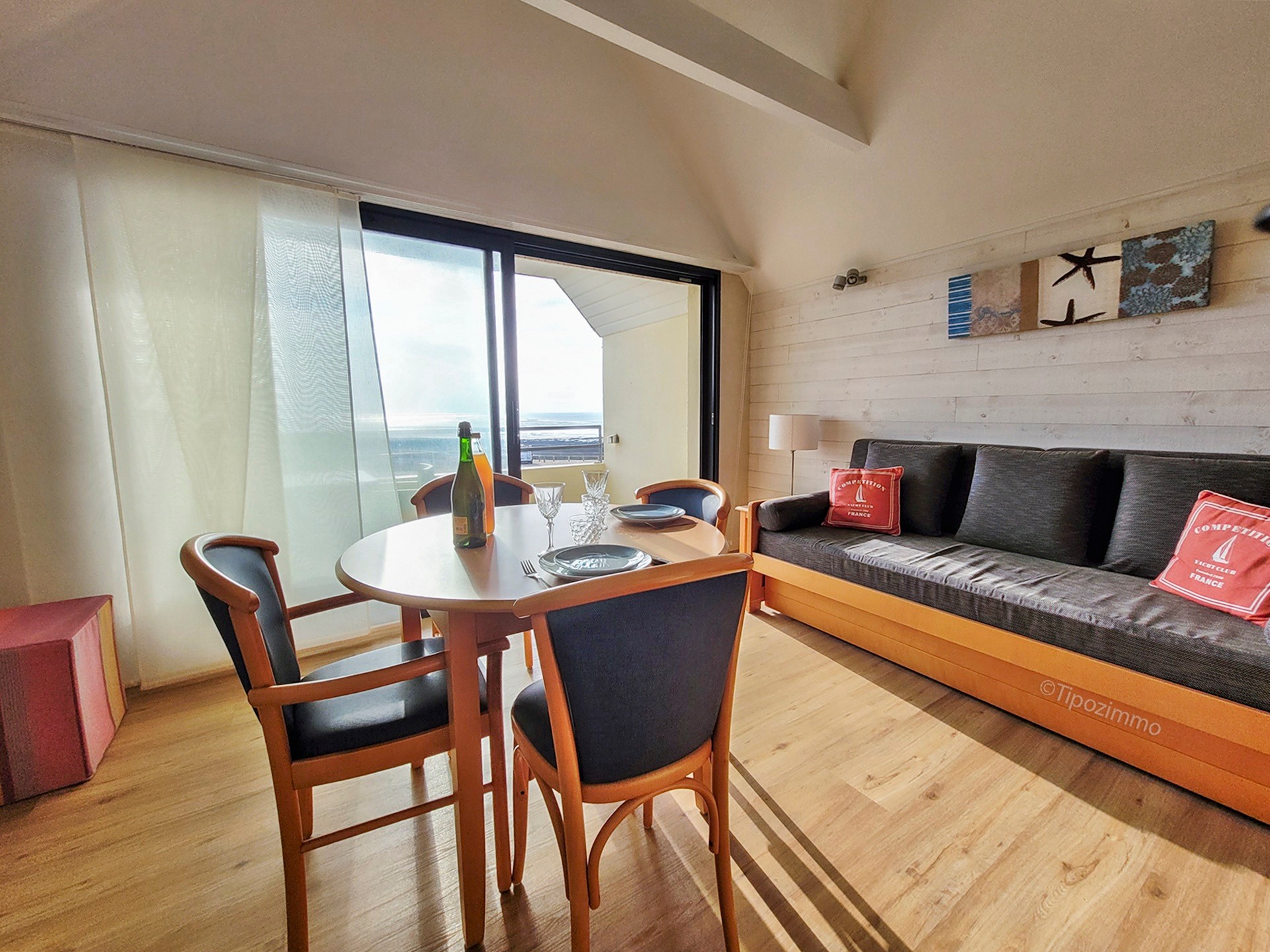 Flat with sheltered balcony