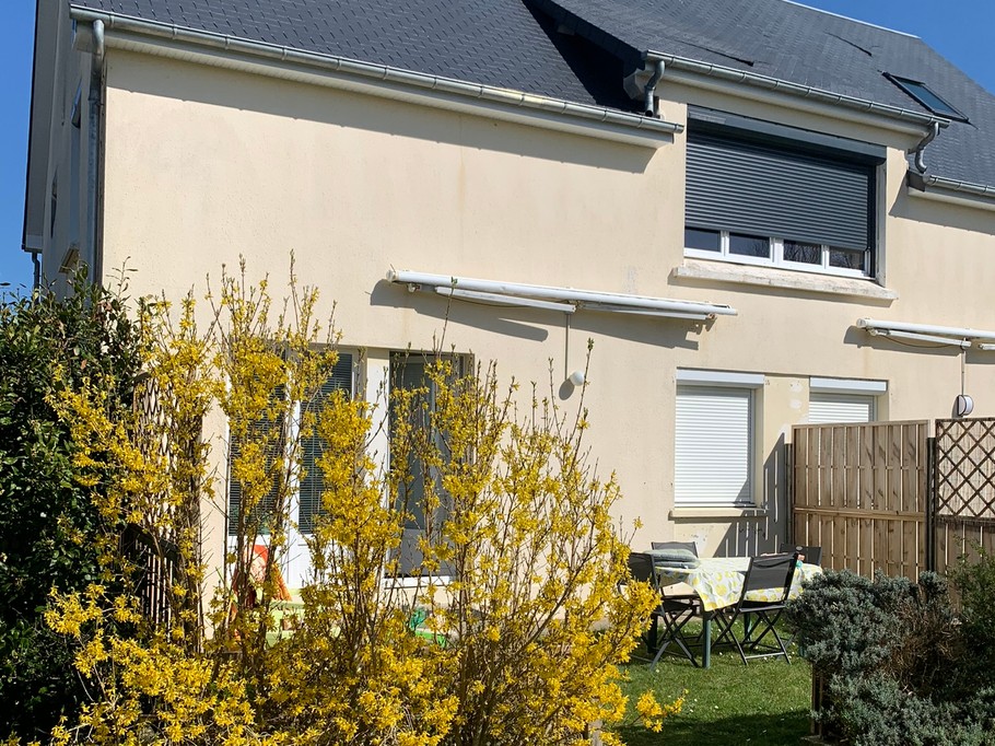 ENPLACEMENT FLEURI ET PROTEGE