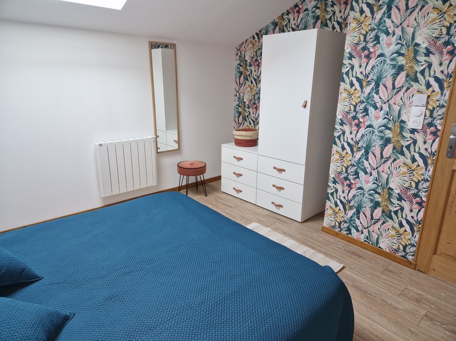 Spacious master bedroom - Gite les bords de l'Amezule, gite Mirabelle