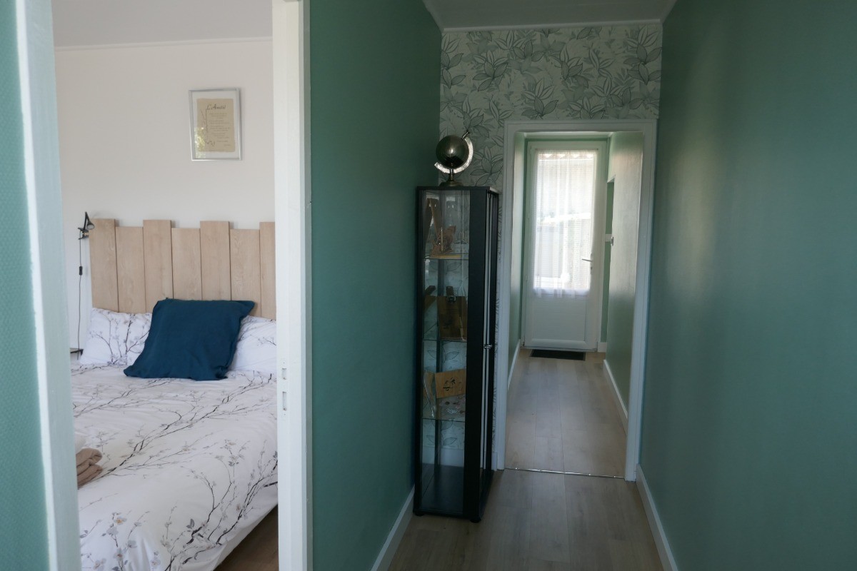 Couloir des chambres - accès cour privative au bout du couloir