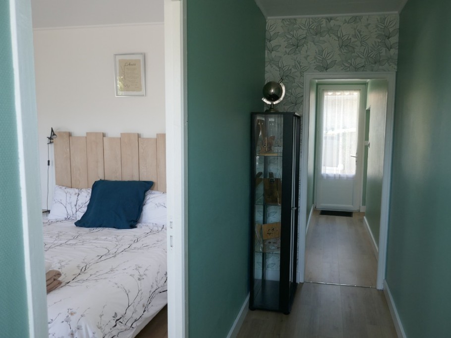 Couloir des chambres - accès cour privative au bout du couloir