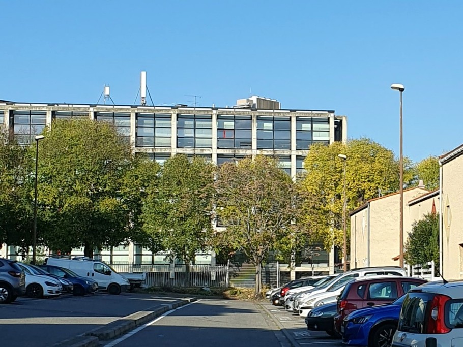 parking gratuit devant la maison le gîte