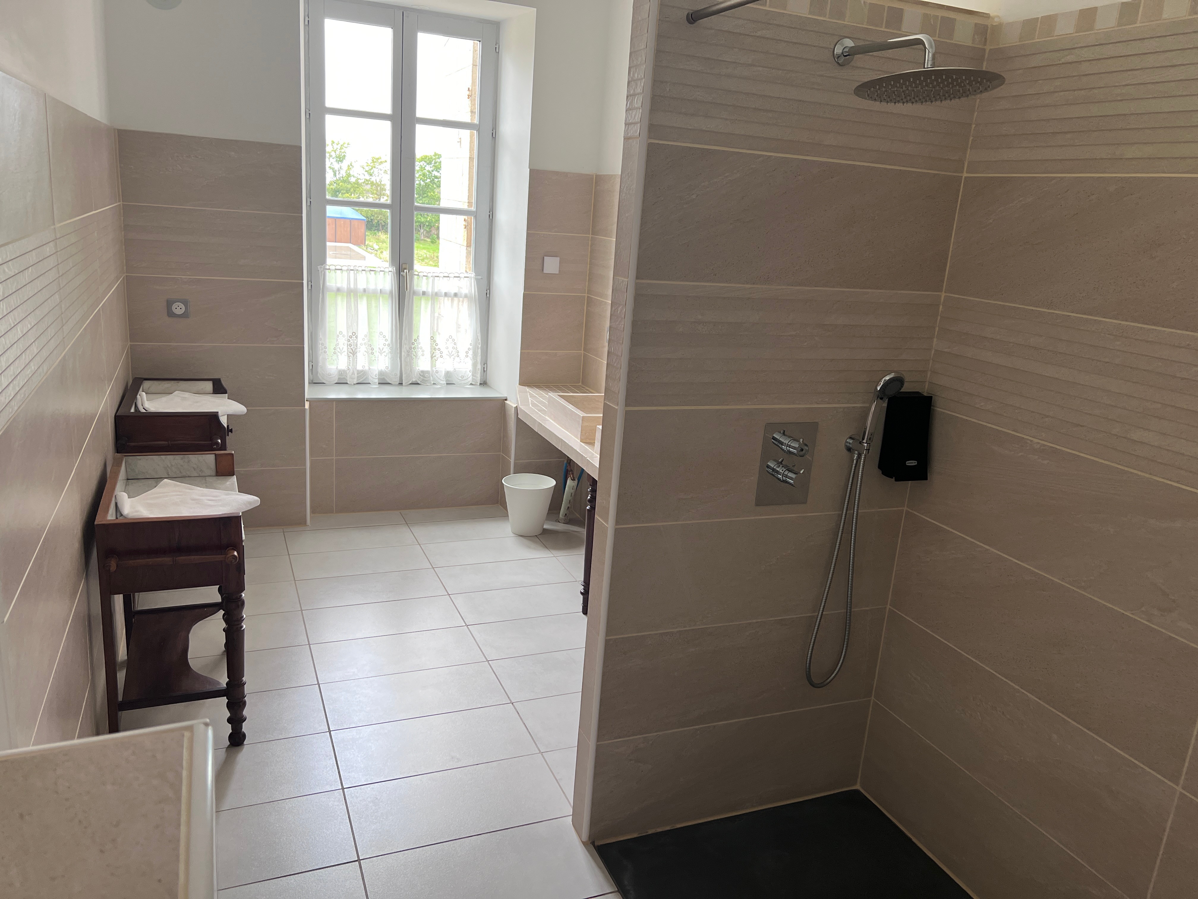 chambre Yves salle d'eau de la chambre Yve