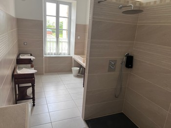 chambre Yves salle d'eau de la chambre Yve