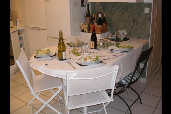 PARTAGE D'UNE TABLE D'HOTES soumise à une licence de restauration