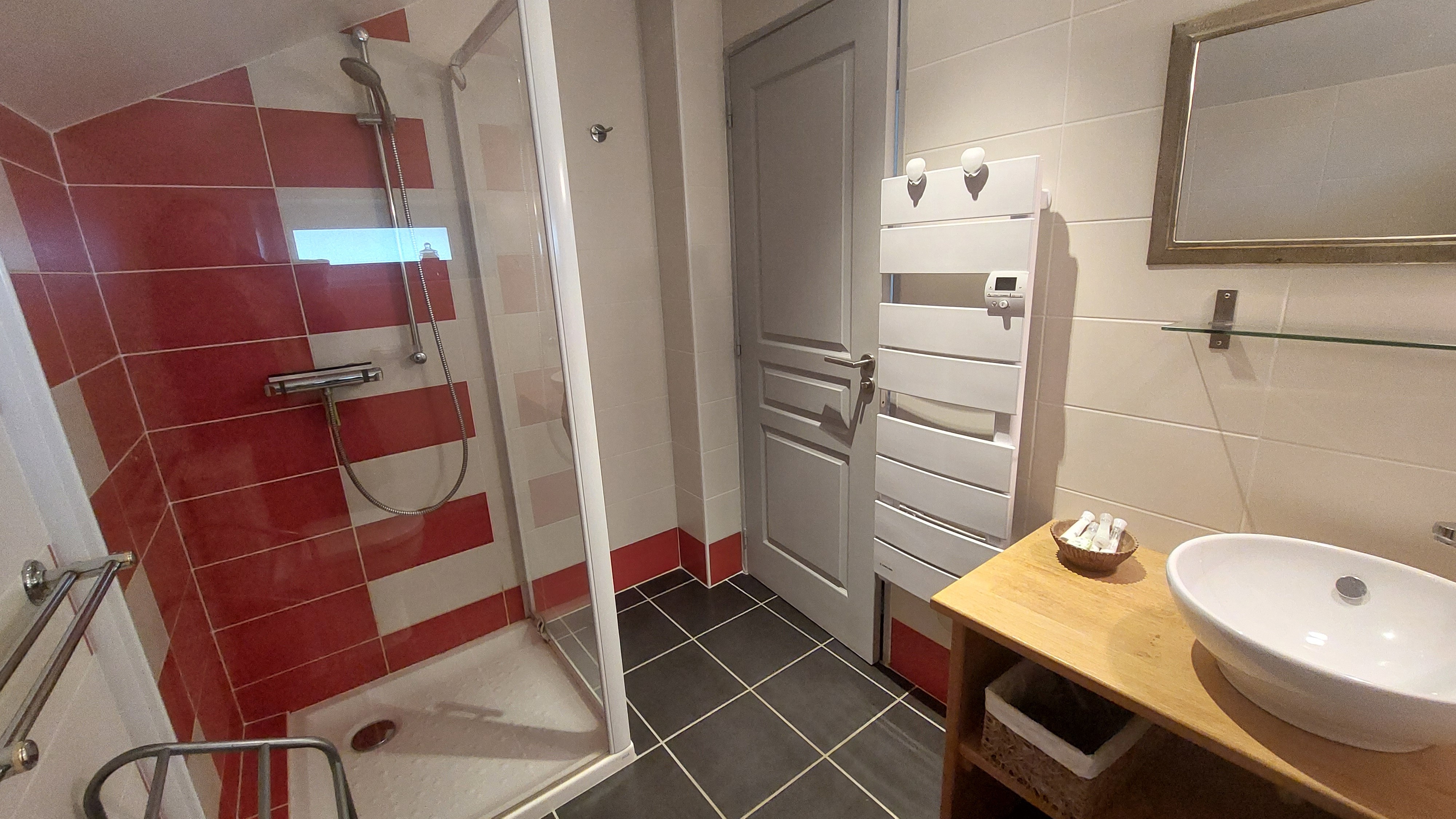 bathroom with modern shower red tiles gîte