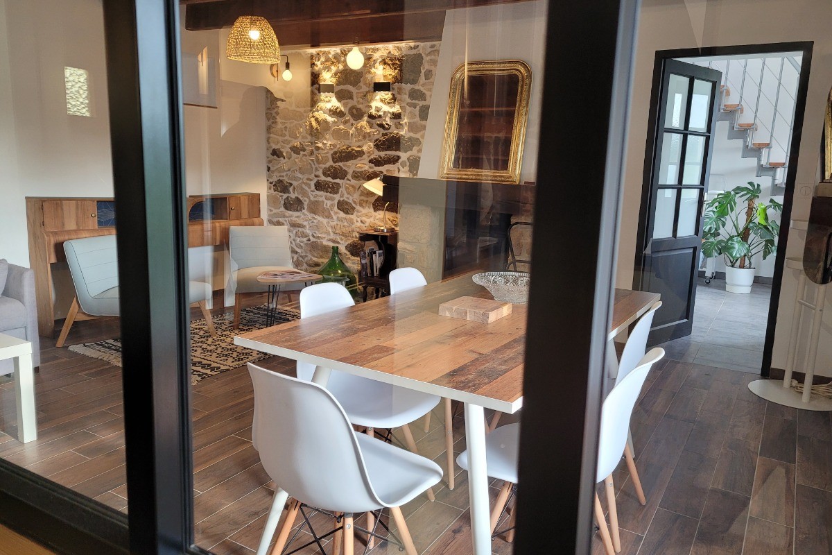 Location de vacances, Clévacances, Kerkohann, pièce à vivre au RDC avec espace salon et salle à manger