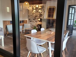 Location de vacances, Clévacances, Kerkohann, pièce à vivre au RDC avec espace salon et salle à manger