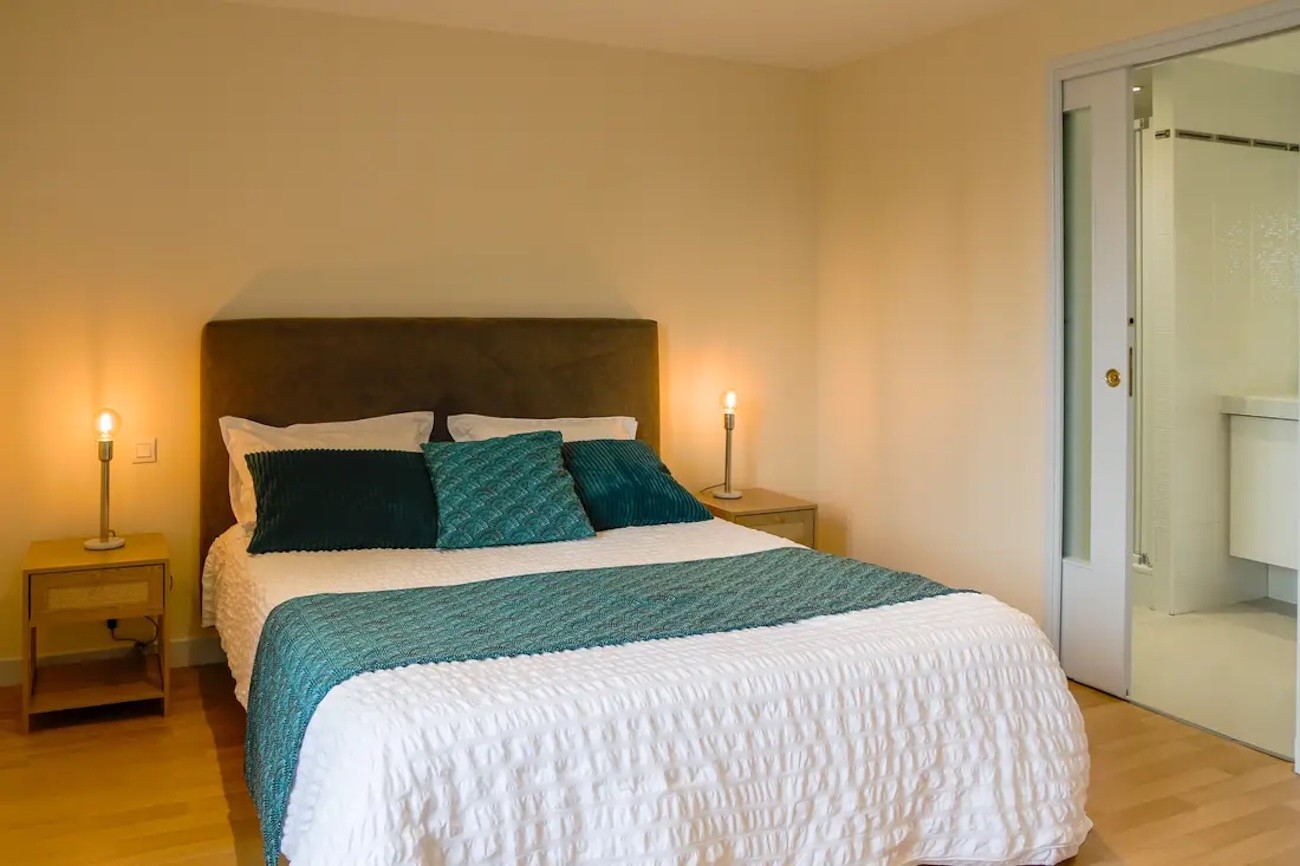 Bedroom with a 160 x 200 bed