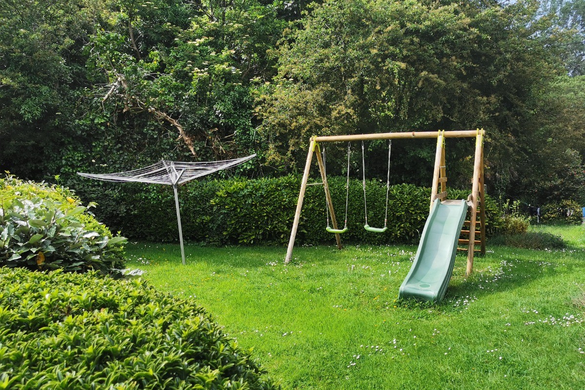 Espace jeux pour enfants dans le jardin privatif