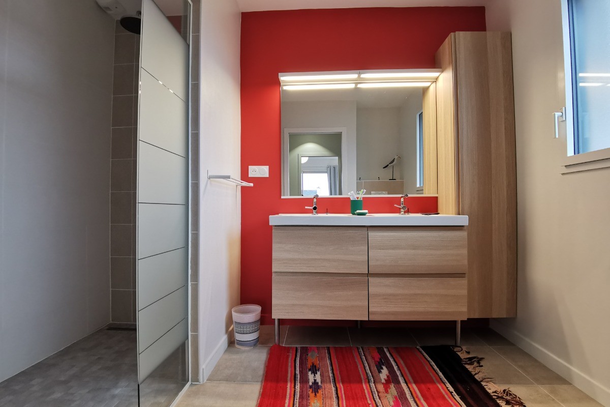 Salle d'eau privative à la chambre 1