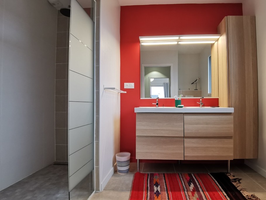 Salle d'eau privative à la chambre 1