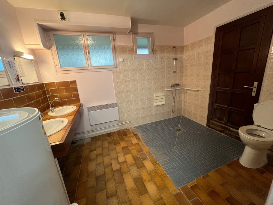 Gîte les Bruyères La chapelle Montligeon SALLE D EAU 3
