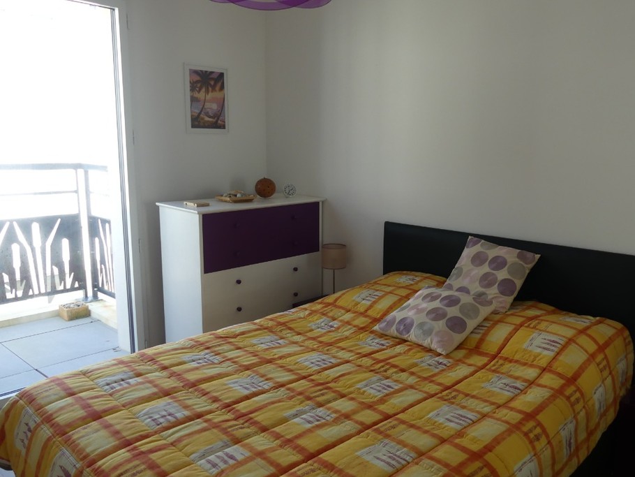 Chambre avec un lit en 140