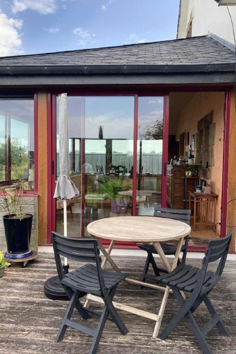 Terrasse extérieure commune aux occupants des chambres d'hôtes